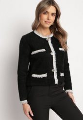 Czarny Wiskozowy Kardigan z Ozdobną Lamówką i Kolorowymi Guzikami Pelini. Czarne kardigany damskie Born2be, bez wzorów, z wiskozy, eleganckie, bez kołnierzyka, bez ramiączek, bez kaptura. Za 84.99 zł.