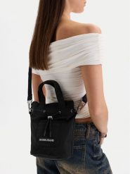 Guess Jeans Torebka CWBEO-GUESS-XC-006-09 Czarny. Czarne torebki do ręki damskie Guess Jeans, z aplikacjami, z jeansu, bez dodatków. Za 199.99 zł.