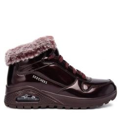 Trzewiki Skechers. Czerwone botki damskie Skechers, bez obcasa, na płaskiej podeszwie, bez zapięcia. Za 339.99 zł.