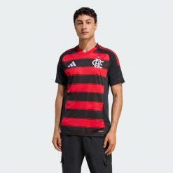 Koszulka CR Flamengo 25 Home. Czarne koszulki sportowe męskie Adidas, s, bez wzorów, z materiału, bez kołnierzyka, bez ramiączek, do piłki nożnej. Za 439.00 zł.