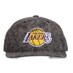 Czapka typu snapback Los Angeles Lakers. Czarne czapki i kapelusze męskie Mitchell & Ness, bez wzorów, sportowe. Za 218.50 zł.