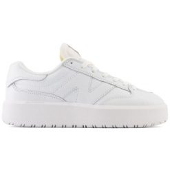 Buty New Balance sportowe CT302CLA białe. Białe obuwie sportowe damskie bez wzorów, z dresówki. Za 632.54 zł.