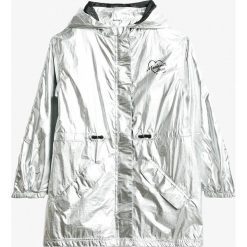 Pepe Jeans - Parka dziecięca Aurora 122-180 cm. Czerwone kurtki i płaszcze dla dziewczynek Pepe Jeans, z bawełny. W wyprzedaży za 279.90 zł.