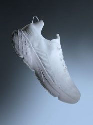 4F Niskie sneakersy sportowe VELOCORE damskie - białe 40. Białe obuwie sportowe damskie 4f, bez wzorów, z dzianiny, do biegania. Za 299.99 zł.