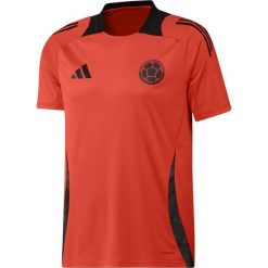 Koszulka treningowa Colombie Copa America. Czerwone koszulki sportowe męskie Adidas, m, bez wzorów, z materiału, bez kołnierzyka, bez ramiączek, na fitness i siłownię. Za 206.80 zł.