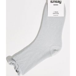 Połyskujące skarpetki - Jasny szar. Szare skarpety damskie Sinsay. Za 9.99 zł.