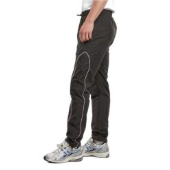 Spodnie dresowe Urban Classics Piped Panel. Czarne szorty męskie Urban Classics, m, bez wzorów, z dresówki. Za 213.00 zł.