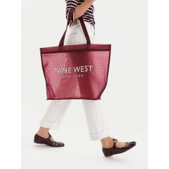 Torebka Nine West. Czerwone torebki do ręki damskie Nine West, bez wzorów, bez dodatków. Za 79.99 zł.