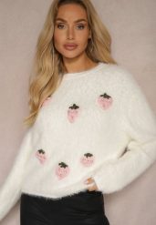 Biały Sweter Puchaty z Dodatkiem Wełny Ozdobiony Truskawkami 3D Leriah. Białe swetry dla dziewczynek Renee, z aplikacjami, z wełny, casualowe, bez kołnierzyka, bez ramiączek, bez kaptura. Za 99.99 zł.