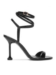 Stuart Weitzman Sandały Naudistini Wrap 100 SM910 Czarny. Czarne sandały damskie Stuart Weitzman, bez wzorów, z lakierowanej skóry, bez obcasa, na szpilce, bez zapięcia. Za 2,319.00 zł.