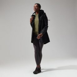 Płaszcz przeciwdeszczowy damski Berghaus Rothley Shell. Czarne płaszcze damskie Berghaus, bez wzorów, sportowe, bez kaptura. Za 579.99 zł.