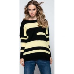 Czarny Luźny Sweter w Paski z Naszytą Kieszenią. Paski damskie marki Molly.pl. Za 129.90 zł.