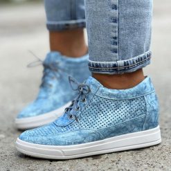 Sneakersy, botki damskie M.Daszyński Sa143-1bl. Niebieskie botki damskie M.Daszyński, ze skóry, bez obcasa, na obcasie, bez zapięcia. Za 139.00 zł.