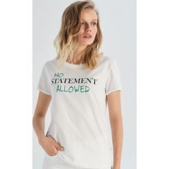 T-shirt No statement allowed - Biały. T-shirty damskie marki Sinsay. Za 14.99 zł.