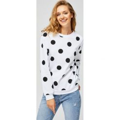Bluza w grochy. Białe bluzy damskie MOODO, l, bez wzorów, bez kaptura. Za 39.99 zł.