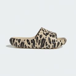 KLAPKI ADILETTE LUMIA. Białe klapki męskie Adidas, z materiału, klasyczne. Za 129.00 zł.