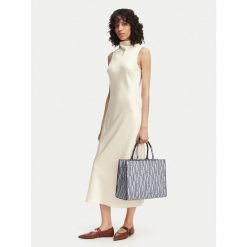 Torebka Furla. Niebieskie torebki do ręki damskie Furla, bez wzorów, klasyczne, bez dodatków. Za 1,559.00 zł.