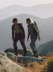 4F Bluza trekkingowa regular bez kaptura męska - zielona M. Czarne bluzy męskie 4f, m, bez wzorów, bez kaptura. Za 199.99 zł.