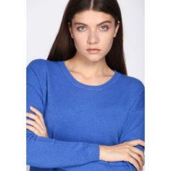 Niebieski Sweter Nonchalance. Niebieskie swetry damskie Born2be, z dzianiny, z okrągłym kołnierzem. Za 89.99 zł.