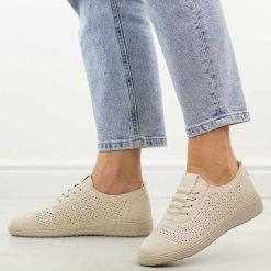 Beżowe ażurowane półbuty damskie Unisoft 5000. Brązowe półbuty damskie Jezzi, na jesień, w ażurowe wzory, z jeansu, klasyczne, z okrągłym noskiem, bez obcasa, na płaskiej podeszwie, bez zapięcia. Za 149.00 zł.