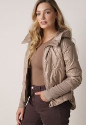 Ciemnobeżowa Kurtka z Kapturem Pikowana z Materiałowymi Wykończeniami Sofie. Brązowe kurtki damskie Born2be, l, bez wzorów, z jeansu, z kapturem. Za 149.99 zł.