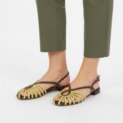 Sandały damskie Gioseppo, lekka konstrukcja odkryte palce regulowane zapięcie z tyłu płaska podeszwa stabilny obcas pleciony przód, żółte, 79268. Żółte klapki damskie Hot Potatoes by Gioseppo, bez wzorów, bez obcasa, na obcasie, bez zapięcia. Za 314.90 zł.