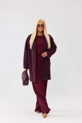 Damski płaszcz Isabella z tkaniny bukla w kolorze burgundowym - elegancja i komfort PLUS SIZE XXL OVERSIZE JESIEŃ. Czerwone płaszcze damskie Moda Size Plus Iwanek, na jesień, l, bez wzorów, z poliesteru, eleganckie, plus size, krótkie, bez kaptura. Za 559.90 zł.