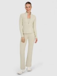 4F Spodnie treningowe szybkoschnące z prostymi nogawkami damskie - beżowe XS. Brązowe spodnie sportowe damskie 4f, l, bez wzorów, z materiału, na fitness i siłownię. W wyprzedaży za 99.99 zł.