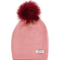 Czapka CALVIN KLEIN - 2 Clrs Pom Pom Beani K60K604715 629. Czapki i kapelusze damskie marki Calvin Klein. W wyprzedaży za 189.00 zł.