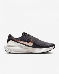 Buty sportowe damskie Nike Revolution 8. Szare obuwie sportowe damskie Nike, bez wzorów, do biegania, nike revolution. Za 251.99 zł.