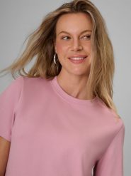 4F T-shirt regular gładki damski - różowy L. Czerwone koszulki sportowe damskie 4f, l, bez wzorów, z bawełny, bez kołnierzyka, bez ramiączek. Za 69.99 zł.