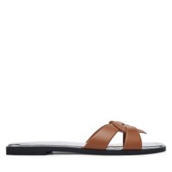 Klapki LOVE MOSCHINO. Brązowe klapki damskie Love Moschino, bez wzorów, bez obcasa. Za 809.99 zł.