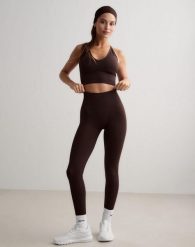 Damskie legginsy invisible scrunch, squat proof Shape Seamless brązowe. Brązowe legginsy damskie Aim'n, xs, bez wzorów, z dzianiny, z podwyższonym stanem, na fitness i siłownię. Za 296.00 zł.
