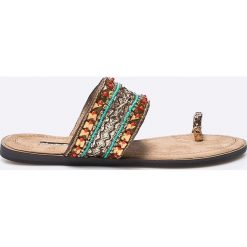 Corina - Klapki Bom Bon Chic. Klapki damskie marki Corina. W wyprzedaży za 49.90 zł.