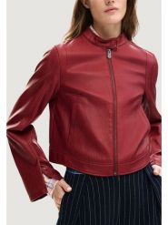 Desigual Kurtka z imitacji skóry Ariel 26SWEW09 Czerwony Regular Fit. Czerwone kurtki damskie Desigual, s, bez wzorów, ze skóry, bez kaptura. Za 509.99 zł.