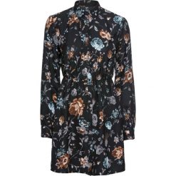 Bluzka w kwiaty bonprix czarny z nadrukiem. Bluzki damskie marki bonprix. Za 59.99 zł.