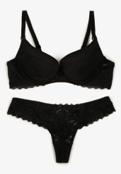 Czarny Koronkowy Komplet Bielizny Biustonosz Usztywniony Push Up i Stringi Jasminesa. Czarne stringi damskie Renee, z aplikacjami, z koronki. Za 44.99 zł.