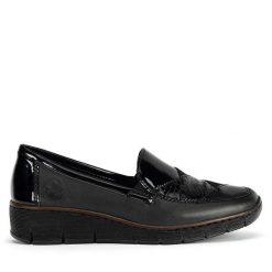 Półbuty Rieker. Czarne półbuty damskie Rieker, bez wzorów, bez obcasa, na płaskiej podeszwie, bez zapięcia. Za 209.99 zł.
