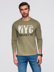 Longsleeve męski z miejskim nadrukiem oliwkowy V1 OM-LSPT-0131 M. Zielone bluzki z długim rękawem męskie Ombre, m, bez wzorów, bez kołnierzyka. Za 257.18 zł.