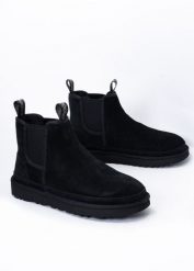 Sztyblety męskie czarne UGG M NEUMEL CHELSEA. Czarne botki męskie UGG, bez wzorów, z lyocellu, bez zapięcia. Za 647.99 zł.