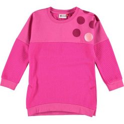 Bluza "Simone 103" w kolorze jasnoróżowym. Czerwone bluzy dla dziewczynek marki LEGO Wear, bez wzorów, bez ramiączek. W wyprzedaży za 82.95 zł.