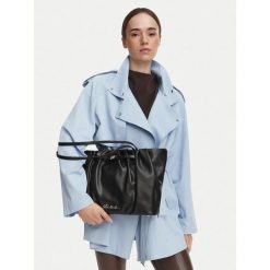Torebka Steve Madden. Czarne torebki do ręki damskie Steve Madden, bez wzorów, klasyczne, bez dodatków. Za 559.99 zł.