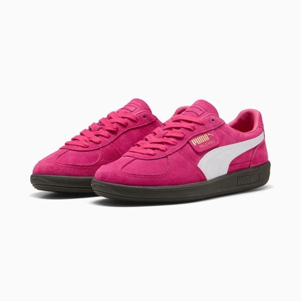 Buty damskie sportowe sneakersy Puma PALERMO. Czerwone obuwie sportowe damskie Puma, bez wzorów, z materiału, do piłki nożnej. Za 276.10 zł.