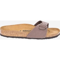 Birkenstock - Klapki Madrid Bs. Brązowe klapki damskie Birkenstock, bez wzorów, z materiału, bez obcasa, bez zapięcia. W wyprzedaży za 199.90 zł.