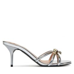 Klapki LOVE MOSCHINO. Szare klapki damskie Love Moschino, bez wzorów, bez obcasa. Za 669.99 zł.