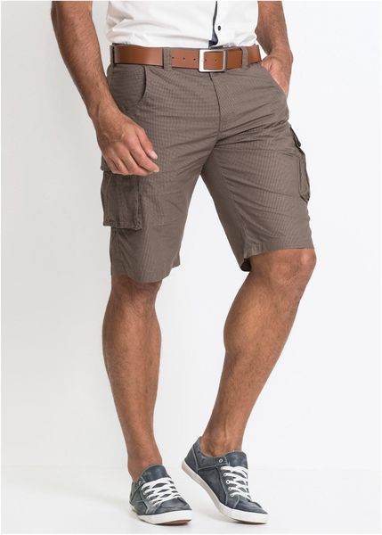 Bermudy bojówki z czystej bawełny, relaxed fit. Zielone spodnie materiałowe męskie bonprix, m, bez wzorów, z bawełny. Za 129.99 zł.