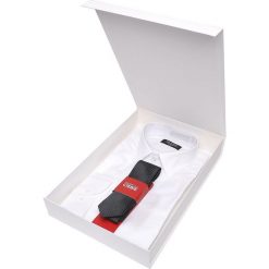KOSZULA MĘSKA ELEGANCKA O DOPASOWANYM KROJU Z TKANINY STRUKTURALNEJ Z KLASYCZNYM KOŁNIERZYKIEM I KRAWATEM. Koszule męskie marki TOP SECRET. W wyprzedaży za 39.99 zł.