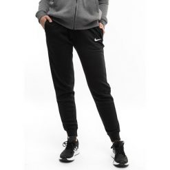 Spodnie sportowe damskie Nike Wmns Fleece Pants. Białe obuwie sportowe damskie Nike, s, bez wzorów, z dresówki, na fitness i siłownię. Za 326.00 zł.