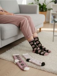 Długie skarpety 3 pack - wielobarwny. Skarpety damskie Sinsay, bez wzorów. Za 12.99 zł.