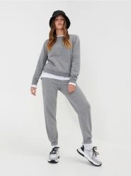 Spodnie dresowe - szary. Szare spodnie dresowe damskie Sinsay, l, bez wzorów, z dresówki. Za 29.99 zł.